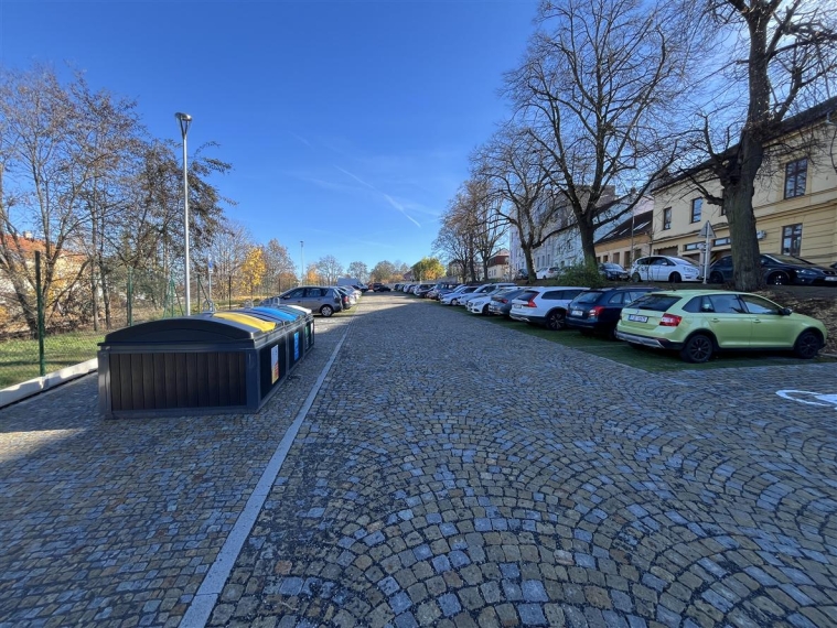 V Třebíči slouží nové parkoviště v Sušilově ulici